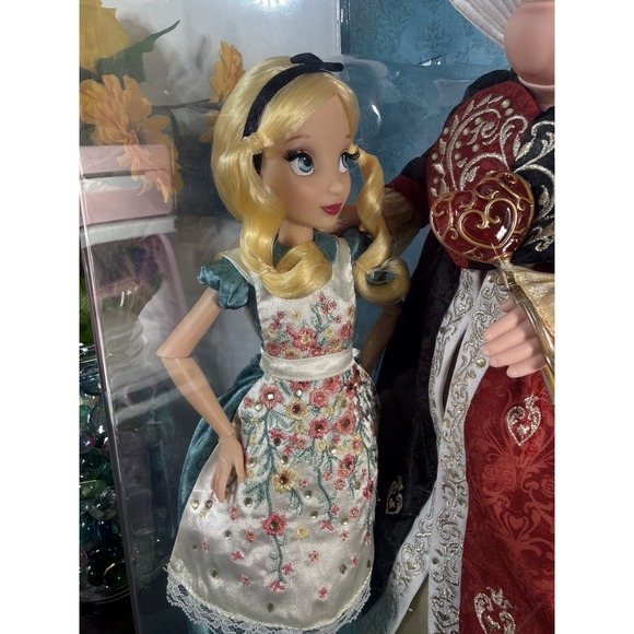 Disney Alice In Wonderland Queen Of Hearts Fairytale Designer Exclusive Doll Set - Picture 10 of 17